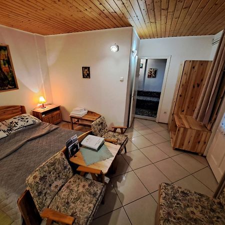 Csaladi Vendeghaz Appartement Eger Buitenkant foto