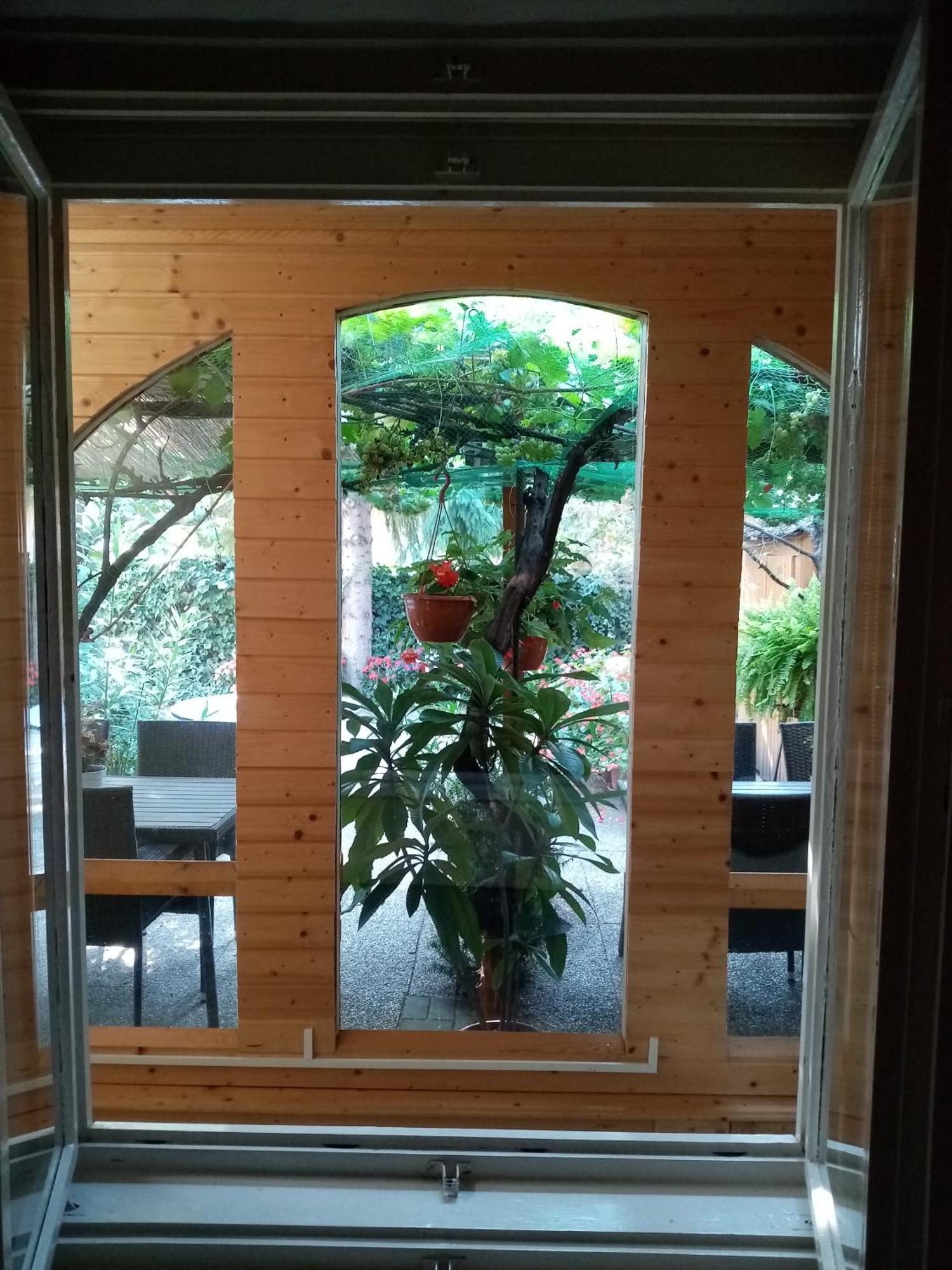 Csaladi Vendeghaz Appartement Eger Buitenkant foto