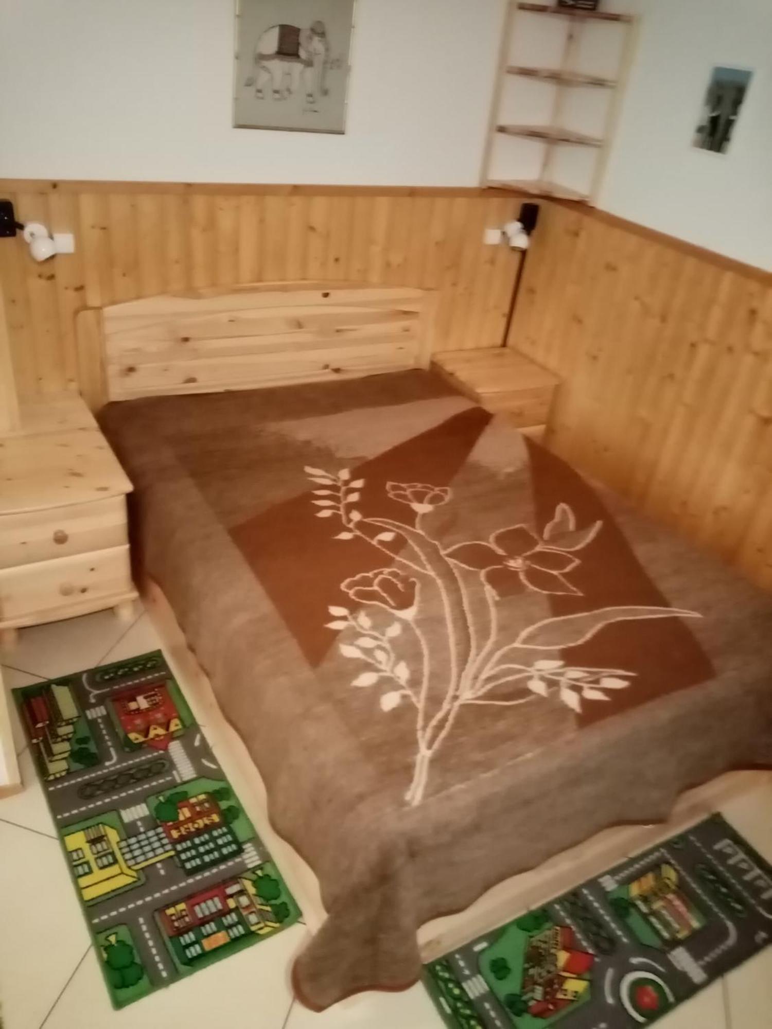 Csaladi Vendeghaz Appartement Eger Buitenkant foto