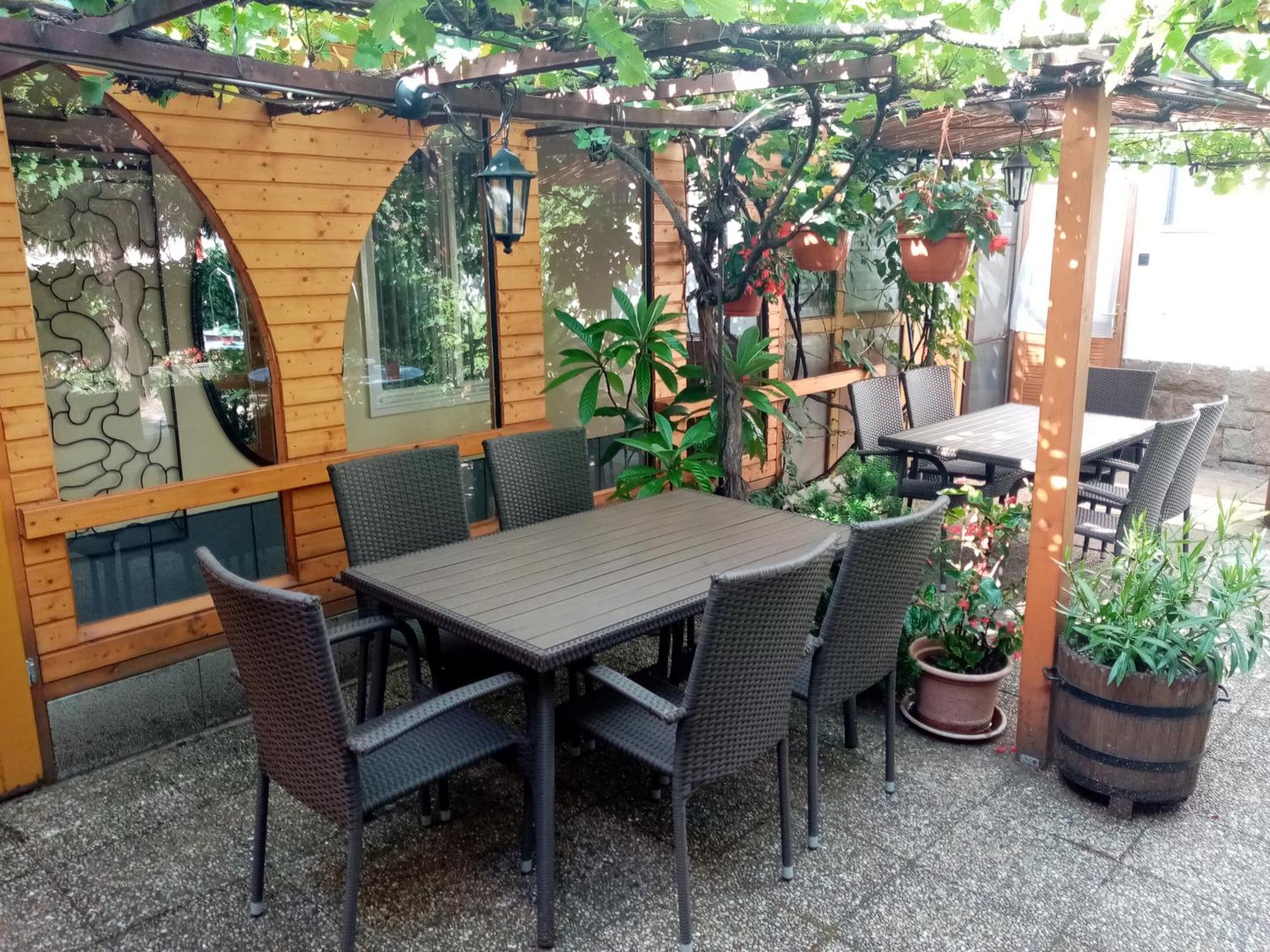 Csaladi Vendeghaz Appartement Eger Buitenkant foto