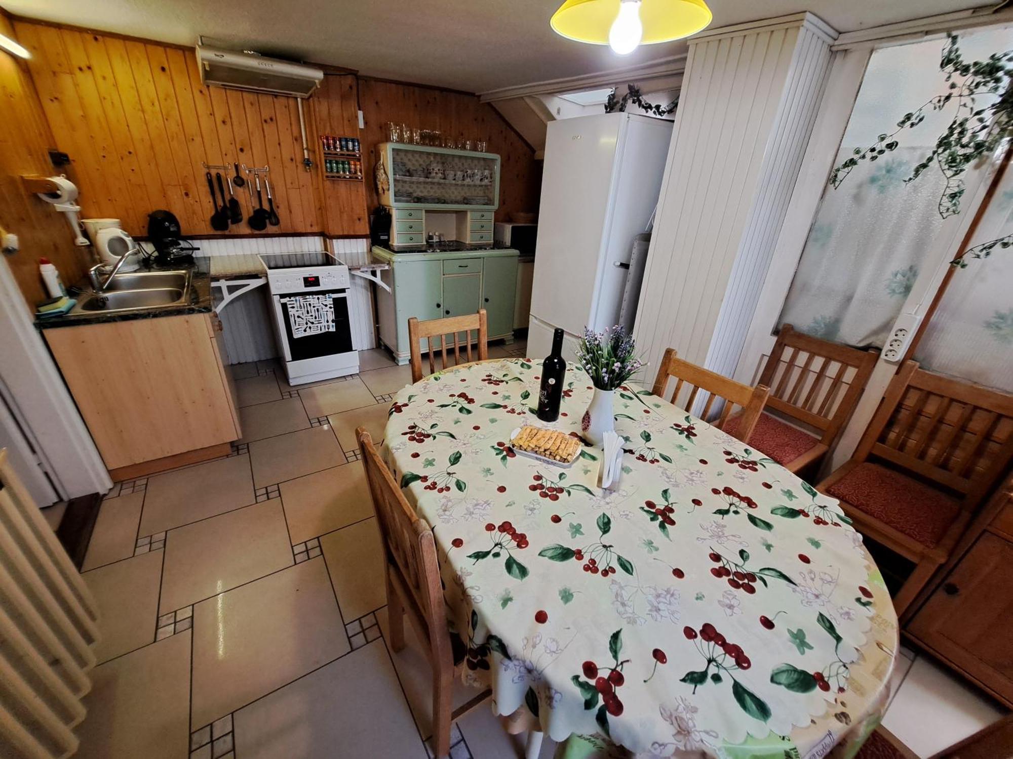 Csaladi Vendeghaz Appartement Eger Buitenkant foto