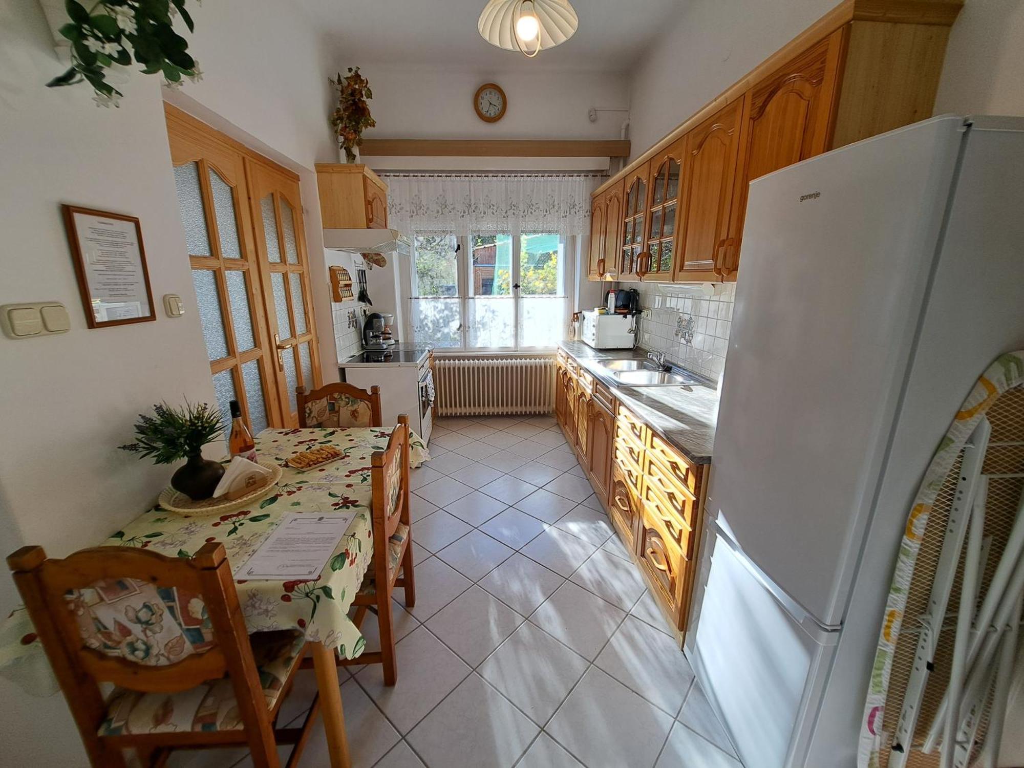 Csaladi Vendeghaz Appartement Eger Buitenkant foto
