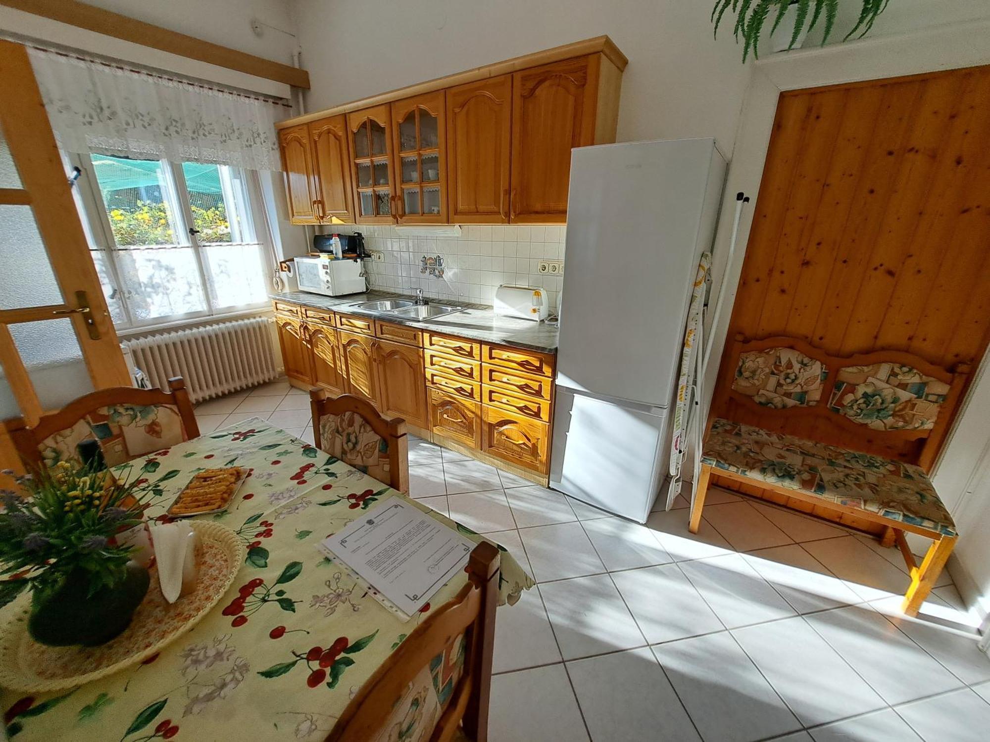 Csaladi Vendeghaz Appartement Eger Buitenkant foto