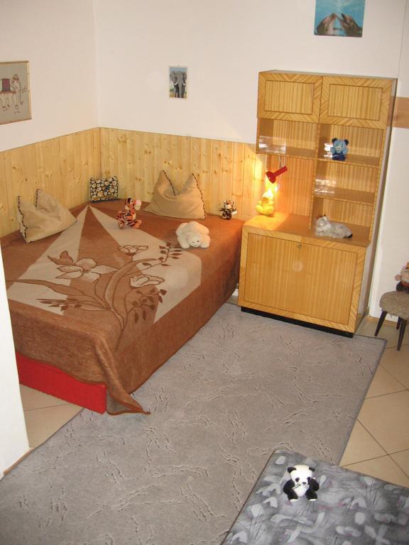 Csaladi Vendeghaz Appartement Eger Kamer foto