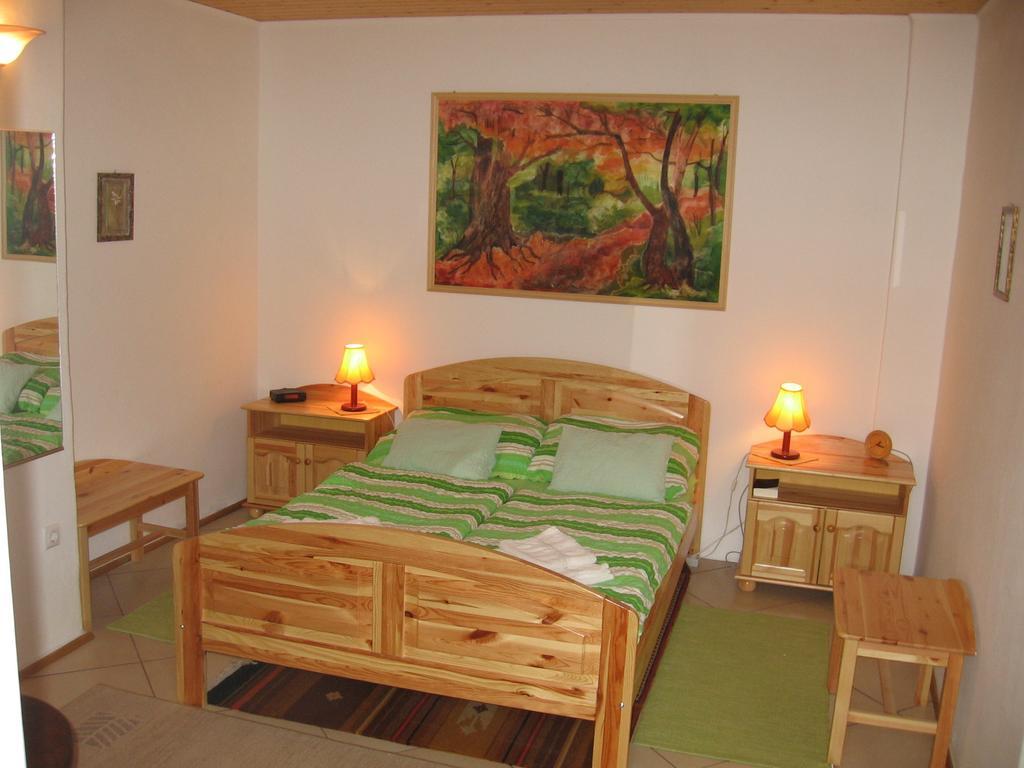 Csaladi Vendeghaz Appartement Eger Kamer foto