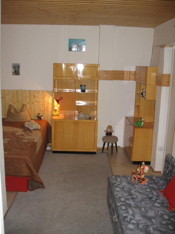 Csaladi Vendeghaz Appartement Eger Kamer foto